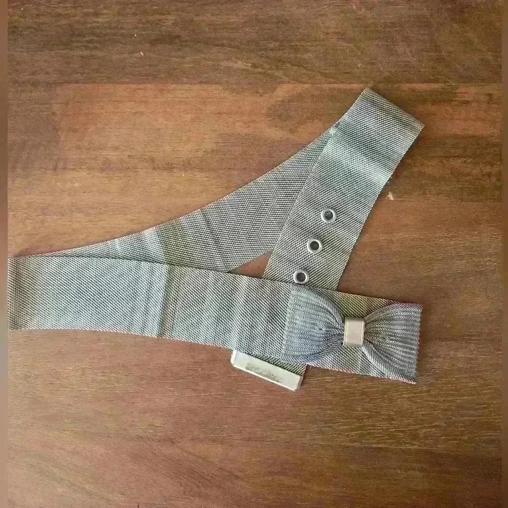 Metal bow belt